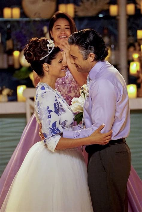 Things That Will Definitely Happen At A Latino Wedding Popsugar Latina
