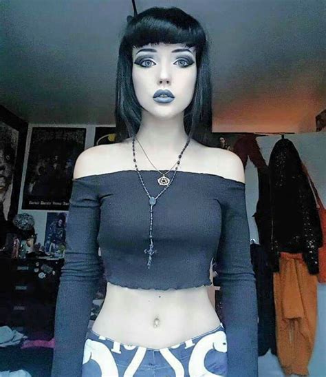 pin by daniel guillen on things to wear hot goth girls gothic style