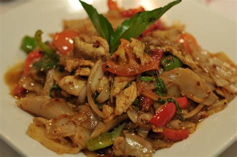 thai green village pad kee mao tgv noodles