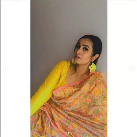 Actress Kavitha Nairs Latest Pics Goes Viral Opn Social