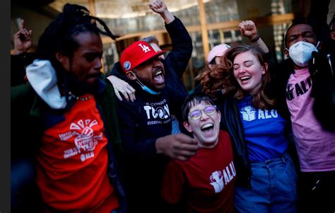 werknemers amazon  york stemmen voor oprichting vakbond newsmonkey