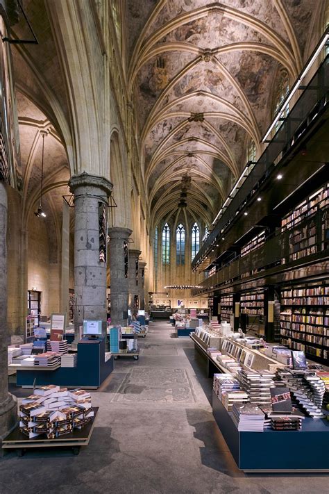 selexyz bookstore located     century dominican church  maastricht