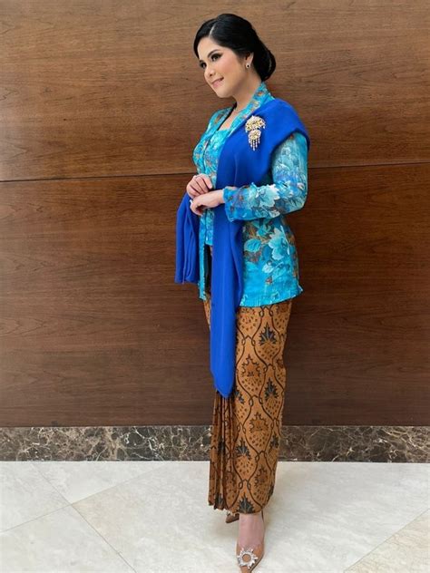 10 Portraits Of Annisa Pohan Wearing Kebaya So Beautiful Want To