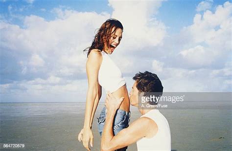60 meilleures belly kissing photos et images getty images