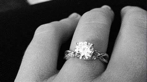 women accuse kay jewelers  losing  ruining  engagement rings