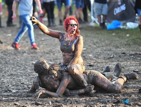 fat naked girls mud fighting pics and galleries