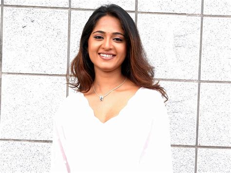 anushka shetty high resolution pictures high resolution pictures