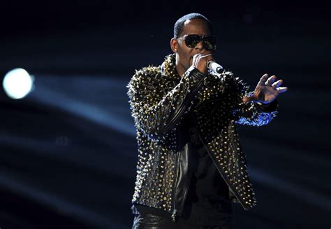 time s up takes aim at r kelly over sex misconduct claims