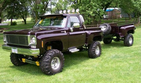 images  lifted classic trucks  pinterest chevy rims