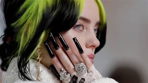 billie eilish laesst fuer die vogue die huellen fallen und insta dreht durch pilatustoday