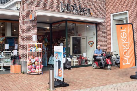 blokker verkoopt alle winkels  belgie en luxemburg vastgoedmarkt