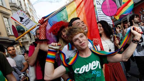 putin seeks to enshrine gay marriage ban in russia s