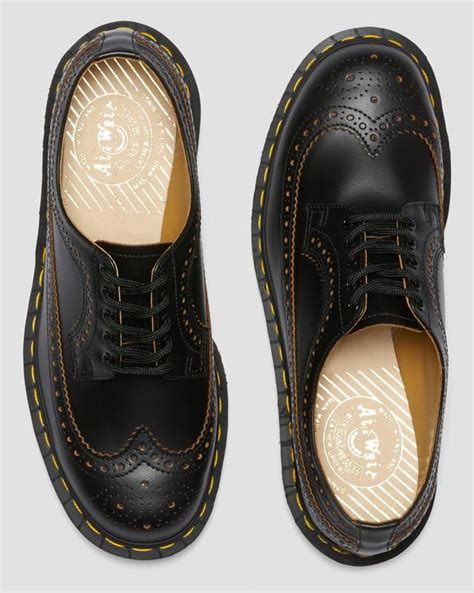 vintage 3989 quilon leather brogue shoes in black dr martens