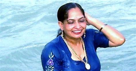 indian big ass pics mallu aunty bathing in ganga showing