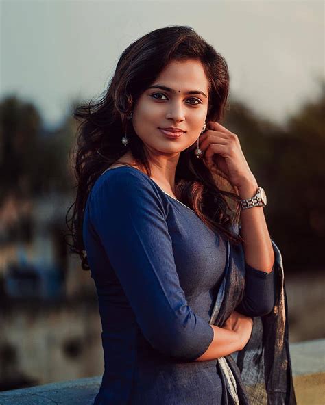 the fresh malayali tamil actress ramya pandian latest hot pics remya