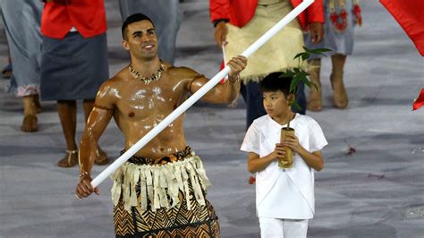 hot tongan flag bearer leads viral moments of 2016 rio olympics opening