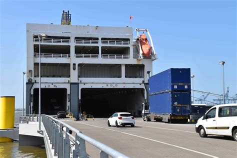 port  zeebrugge presents  digital tools  run   brexit container management