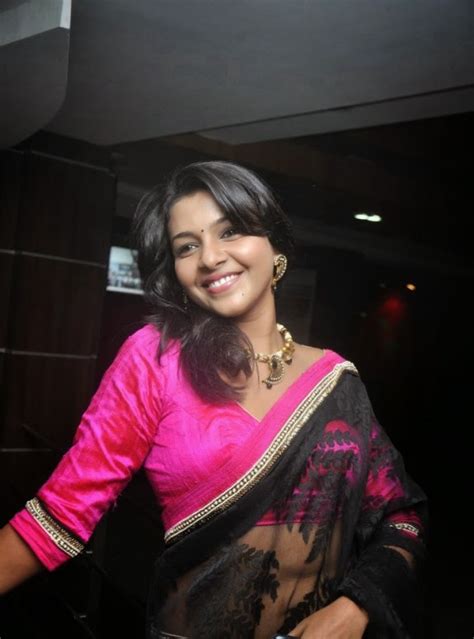 Tamil Actress Saranya Nag Hot Photos In Sexy Saree Cap