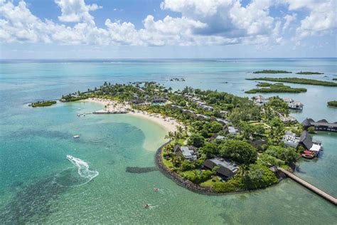 seasons resort mauritius     worlds leading operators  luxury hotels