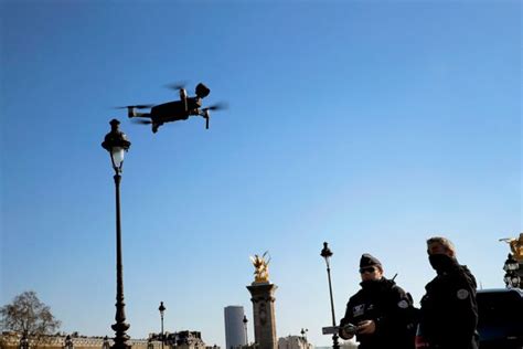 lusage de drones pour surveiller les manifestations interdit par le conseil detat le huffpost