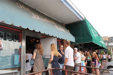 bluebird cafe whats     people   long lines