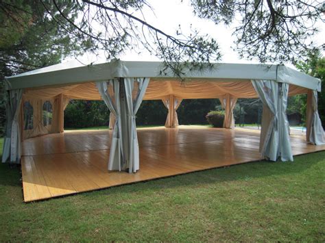 Quando poco più di quattro anni fa hanno lanciato il blog la tenda in salotto per parlare della loro famiglia «strana» non avrebbero mai . Noleggio tendoni per feste, sagre ed eventi - Tendostrutture