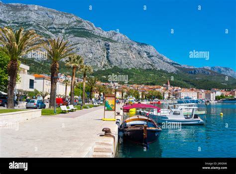 obala kralja tomislava strandpromenade makarska dalmatien kroatien stockfotografie alamy