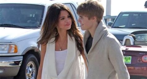 Selena Gomez Pops Justin Biebers Hymen