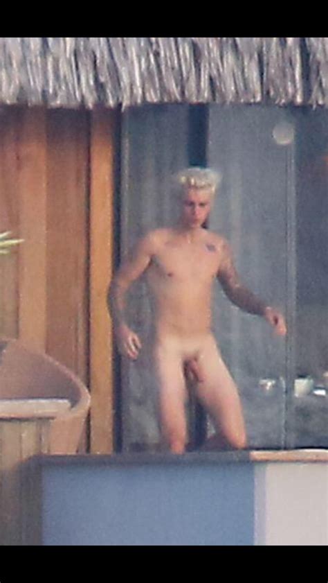 omg he s naked justin bieber gives us the full frontal and behind on vacation omg blog