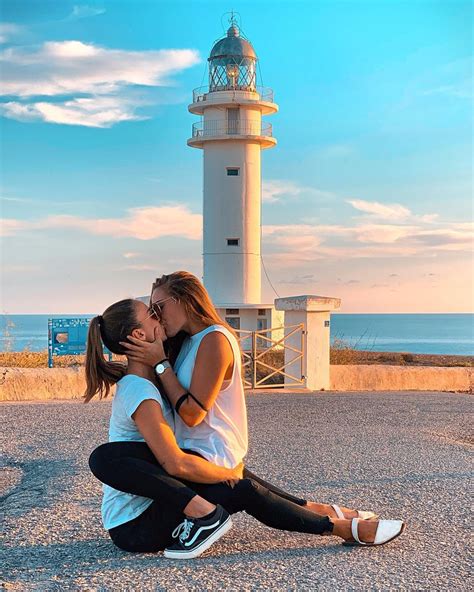 Tania And Carlota Lesbians Kissing Cute Lesbian Couples Lesbian Couple