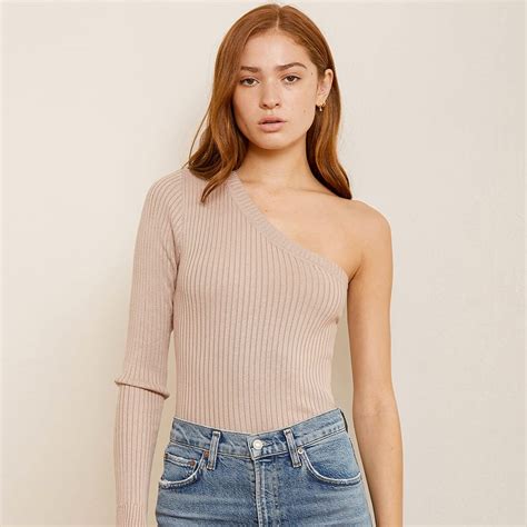 Mvp Trend Of The Week 17 Sexy Sweaters To Heat Up Winter Date Nights