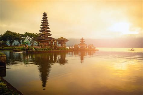 indonesien rundreisen tauchen sie ein  mystische inselwelten