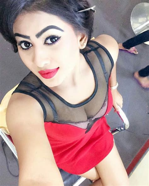 piumi hansamali boobs show selfies bollywood actress image gallery