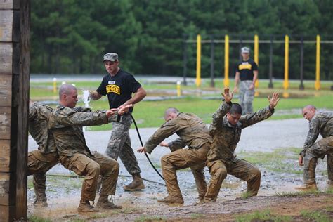two women the first since october 2015 graduate from army ranger school