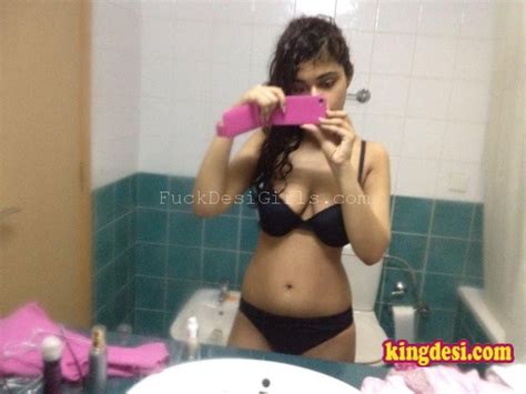 Sexy Nri Canadian Punjabi Gf Nisha Sending Nudes To Bf