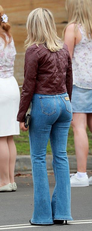 Samantha Jade Flaunts Her Shapely Derrière In Skin Tight Jeans Filming