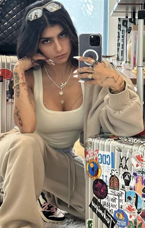 Mia Khalifa Pokes Fun At Herself On No Fly List After Flight To Italy