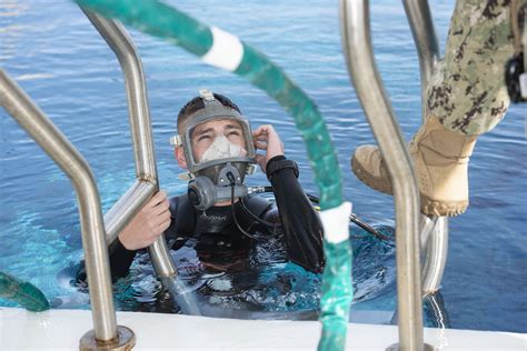 Deep Sea Soldiers Army Divers Train For Bevy Of Dangers Article