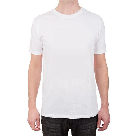 À la bonne façon de porter un t shirt blanc tshirt maout