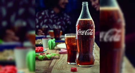 coca cola lanza una botella de vidrio de un litro exclusiva para consumo en el hogar