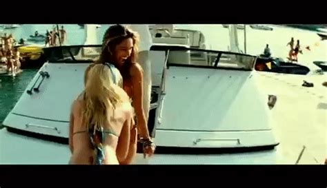 Piranha 3d S Search Find Make And Share Gfycat S