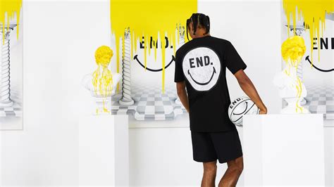 end x chinatown market smiley face tee black