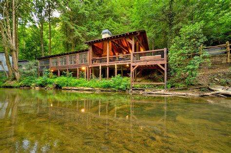 ideal north georgia cabin rental surrounded  nature