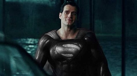 why superman wears a black suit in the snyder cut