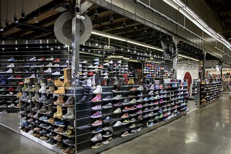 tennis shoes store