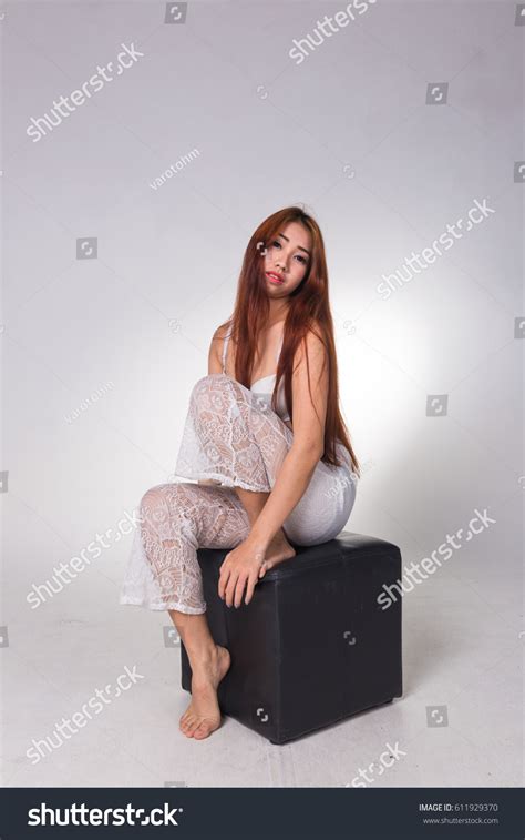 Sexy Asian Woman White Lingerie On库存照片611929370 Shutterstock