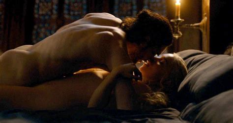 game of thrones fans cringe at jon snow and daenerys incestuous sex scene in season finale