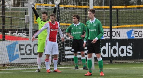 ajax blijft op koers voor deelname aan nacompetitie het amsterdamsche voetbal