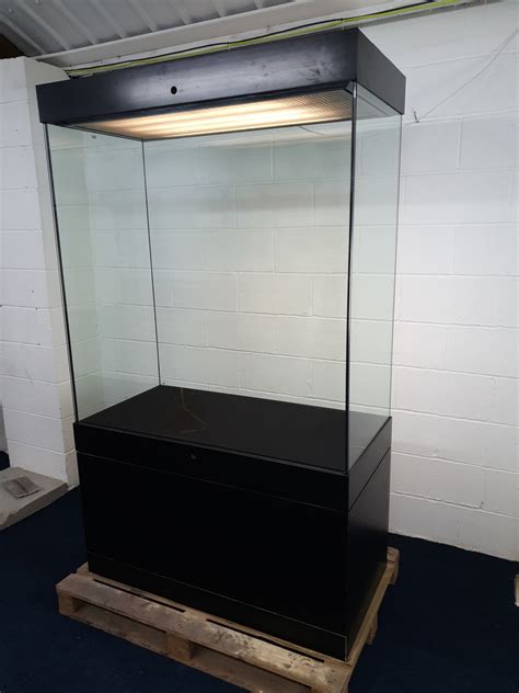 Museum Grade Secured Showcase Laminated Glass Display Cabinet