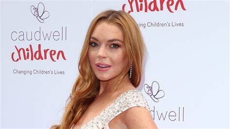Lindsay Lohan Says She Cut Off Half [her] Finger In Boating Accident